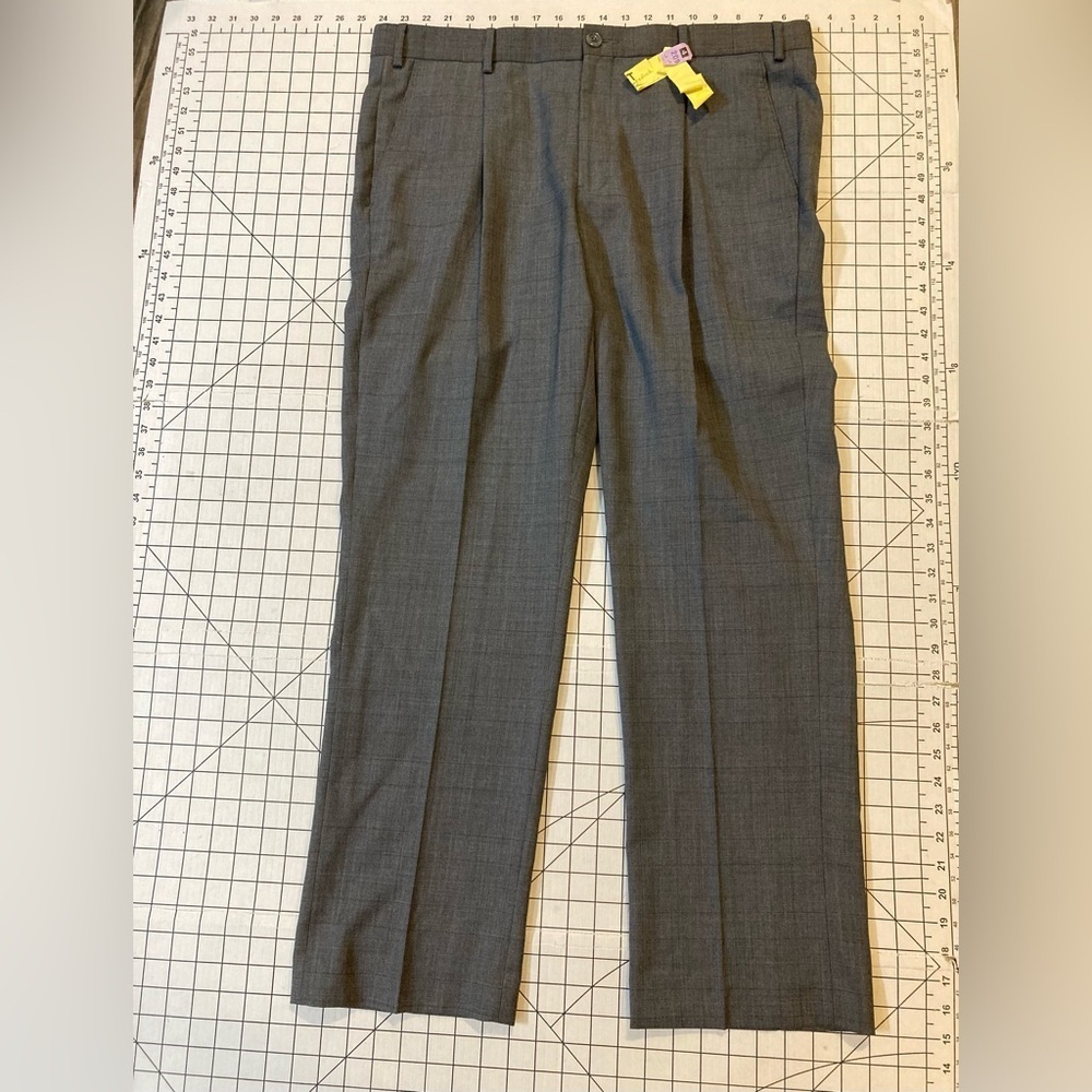 Hart Schaffner Marx Men’s Size 38/30 Grey Wool Blend Dress Pants